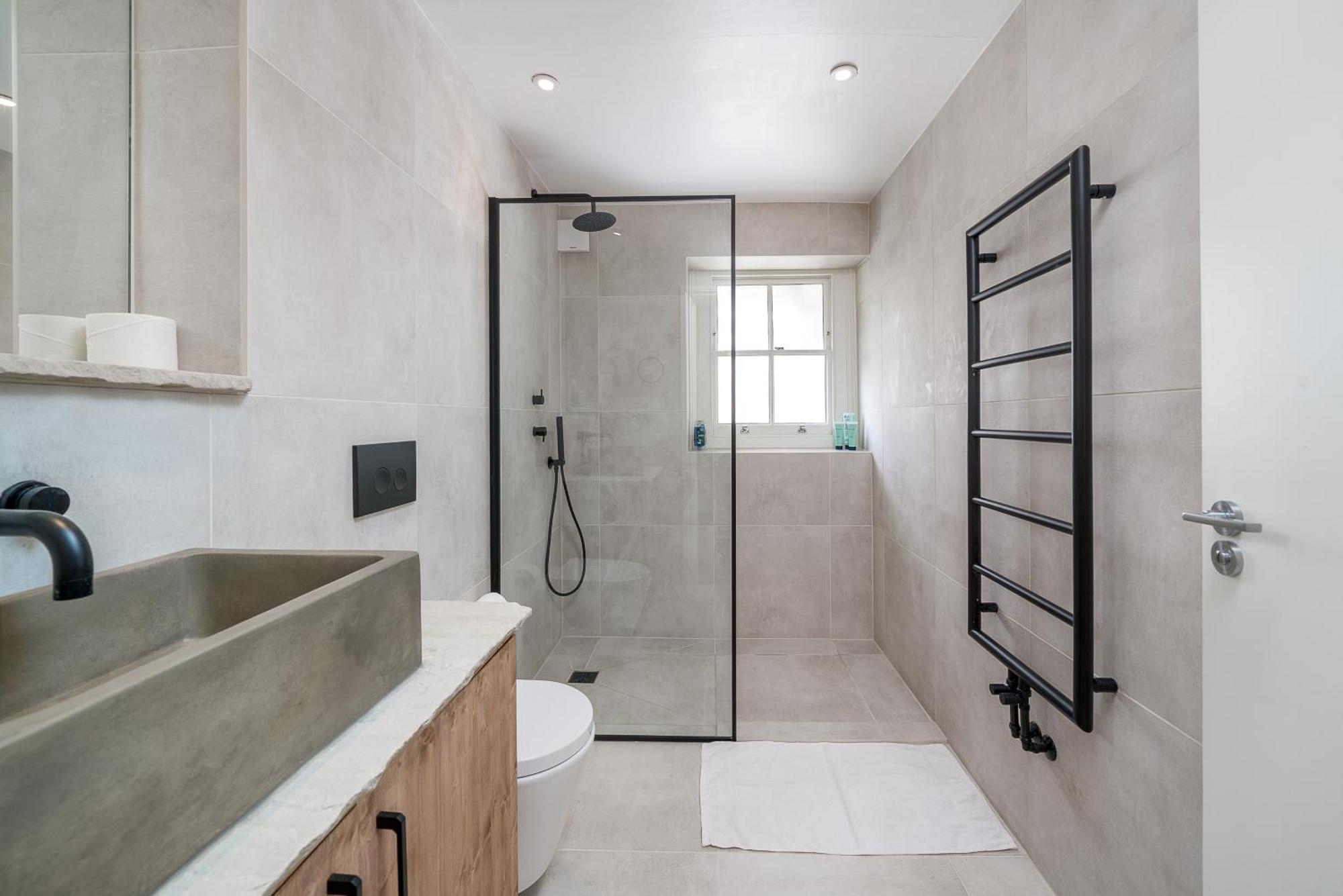 Lovely 2 Bed 1 Bath In Wc1 Apartment