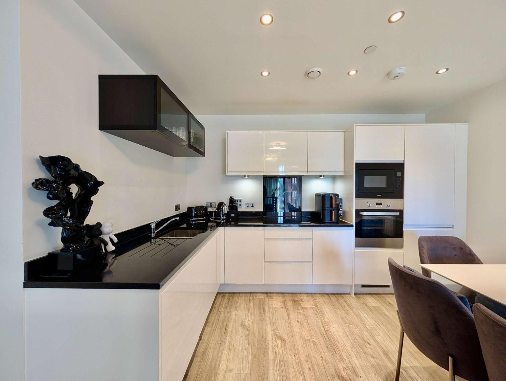 Modern Flat With Beautiful Balcony * London