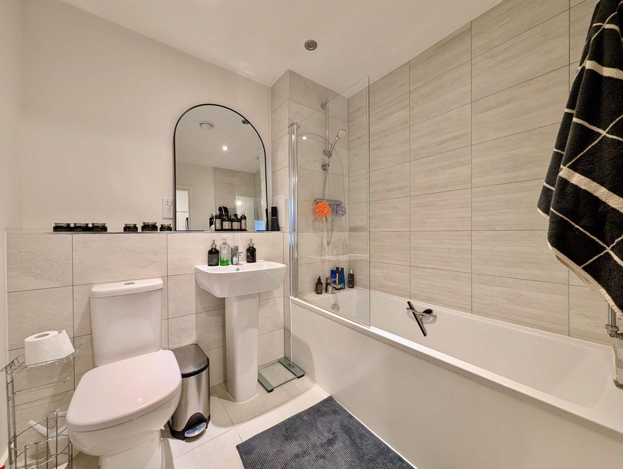 Apartment Modern Flat With Beautiful Balcony London