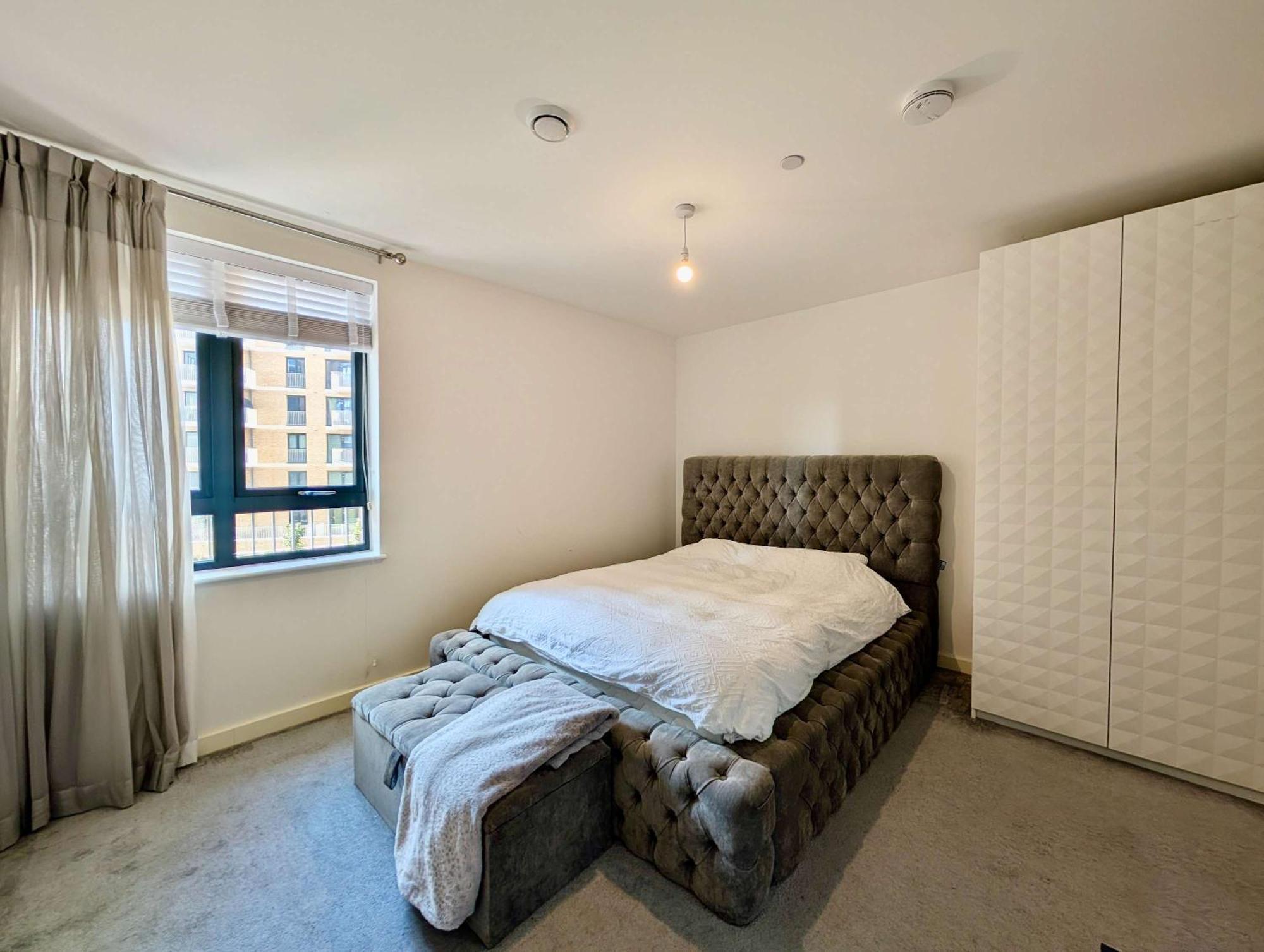 Apartment Modern Flat With Beautiful Balcony London