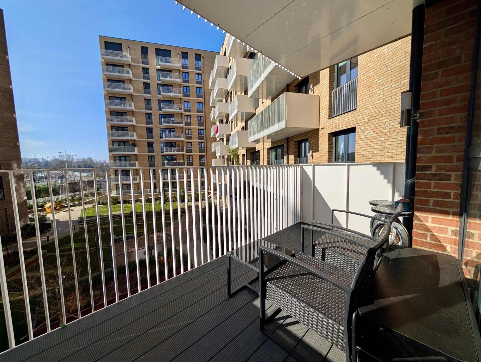 Modern Flat With Beautiful Balcony * London