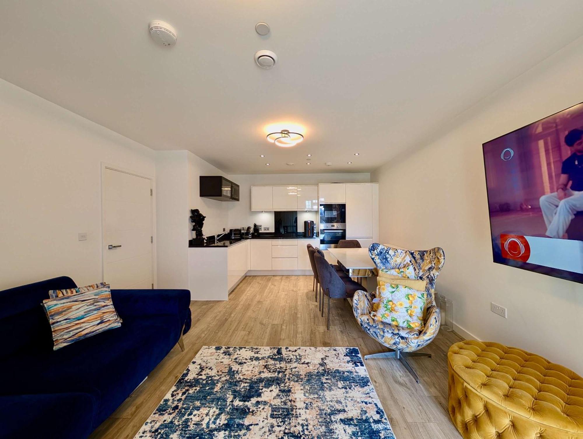 Modern Flat With Beautiful Balcony Apartment