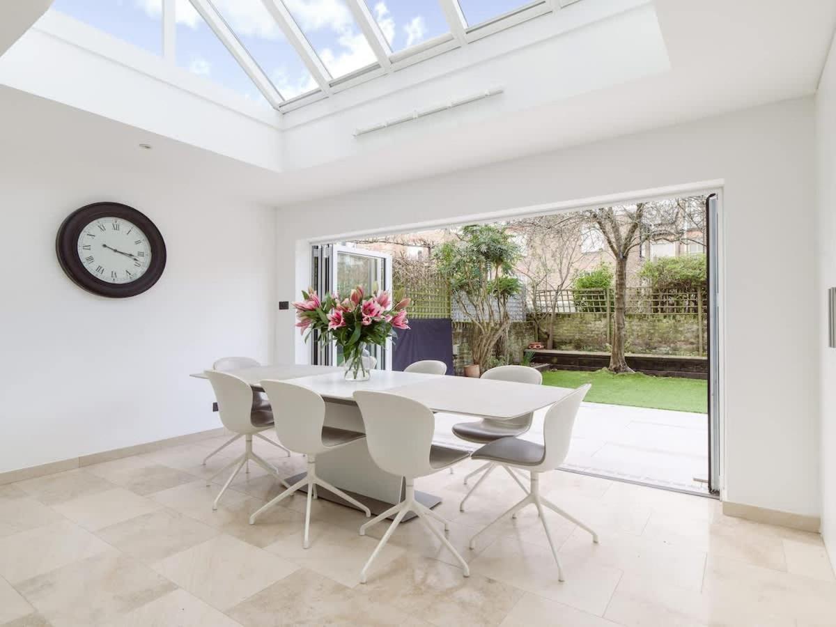 Luxury 5-bedroom Town House In Brook Holiday home London