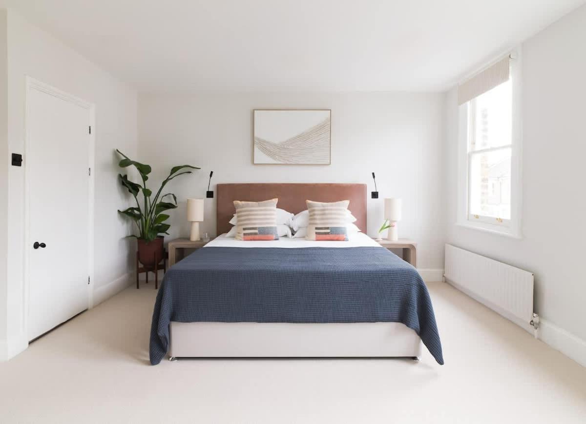 Luxury 5-bedroom Town House In Brook *