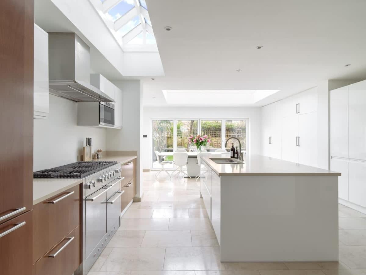 Luxury 5-bedroom Town House In Brook
