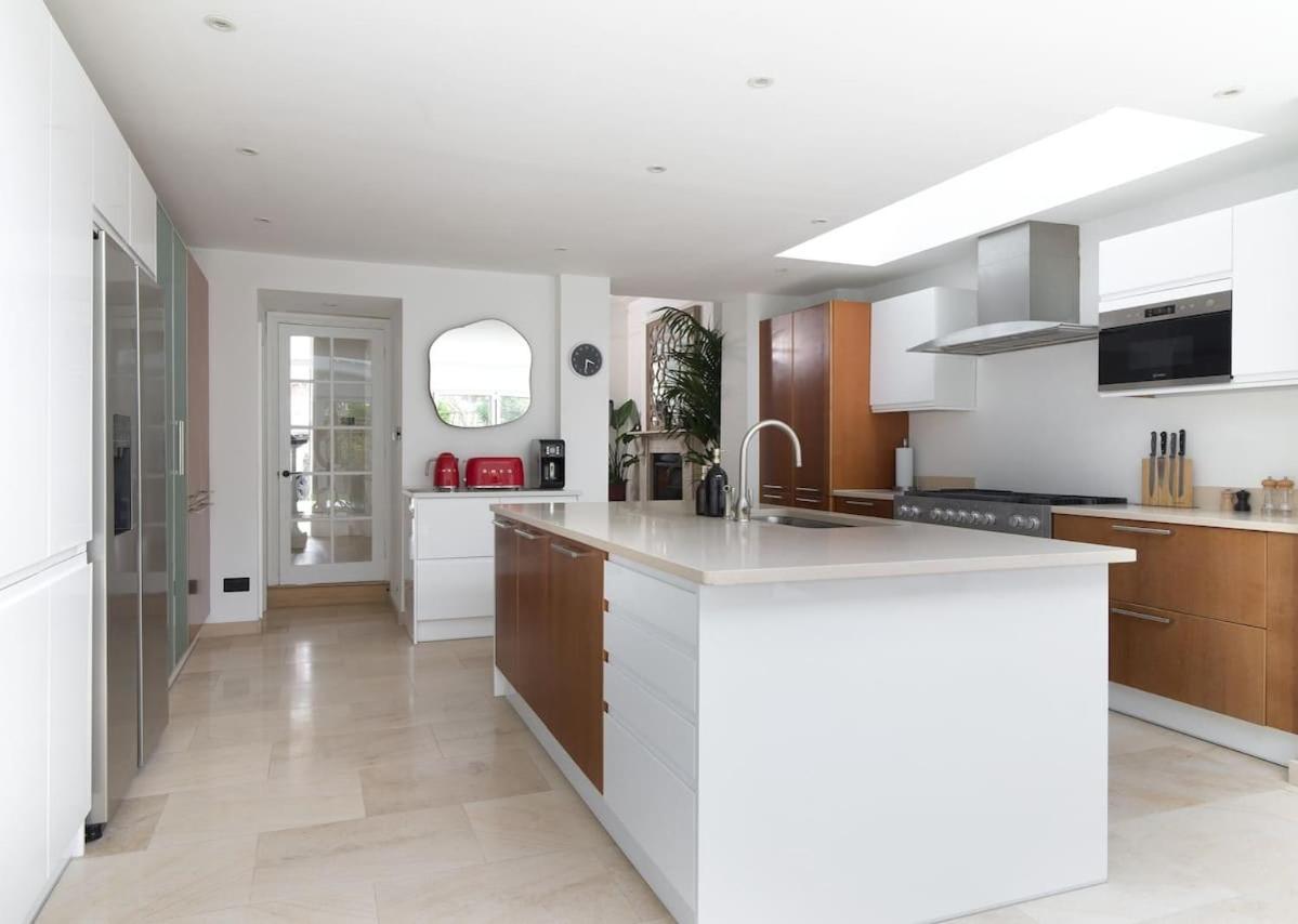 Luxury 5-bedroom Town House In Brook Holiday home *