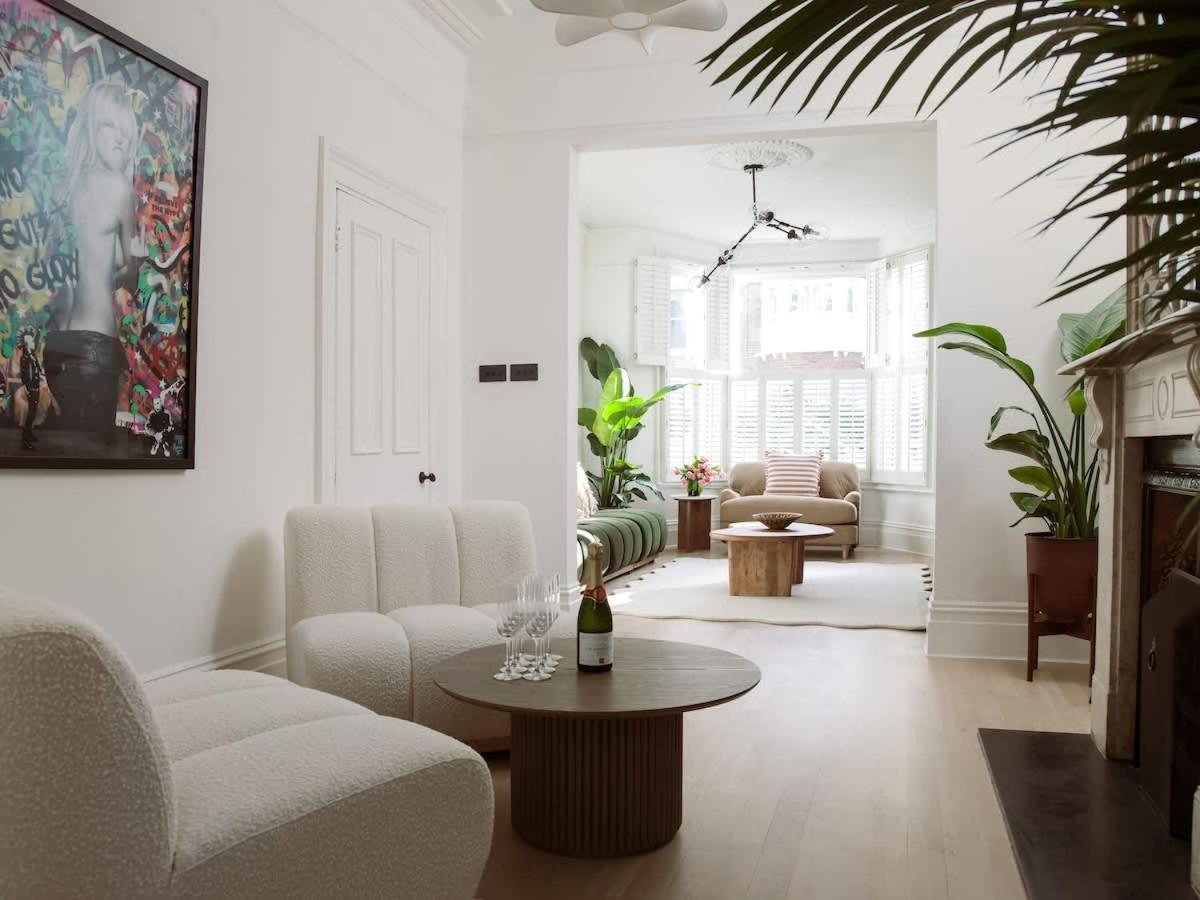 Luxury 5-bedroom Town House In Brook Holiday home London