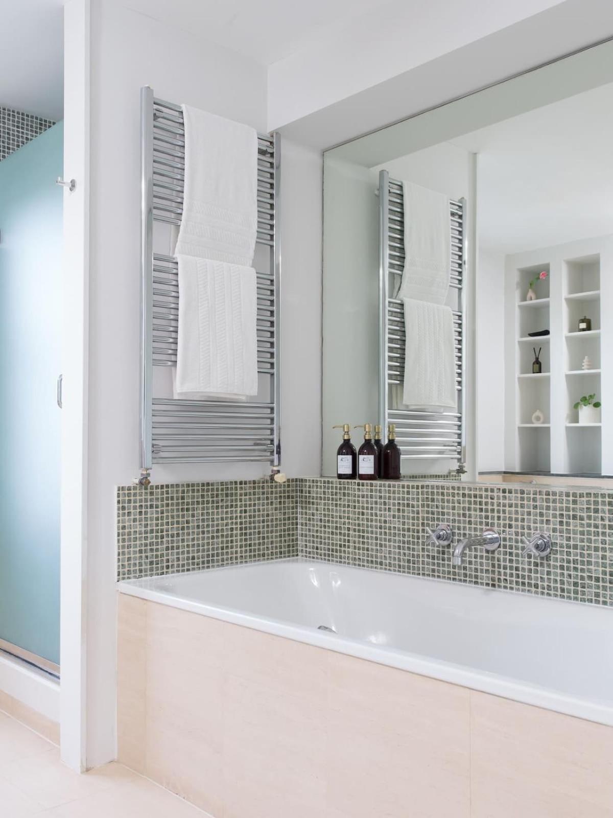 Luxury 5-bedroom Town House In Brook * London