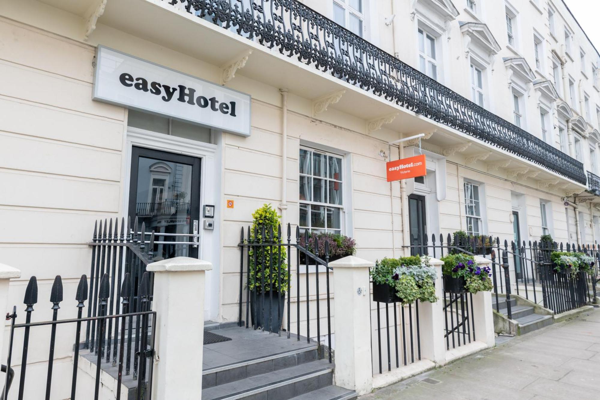 Easyhotel Victoria London