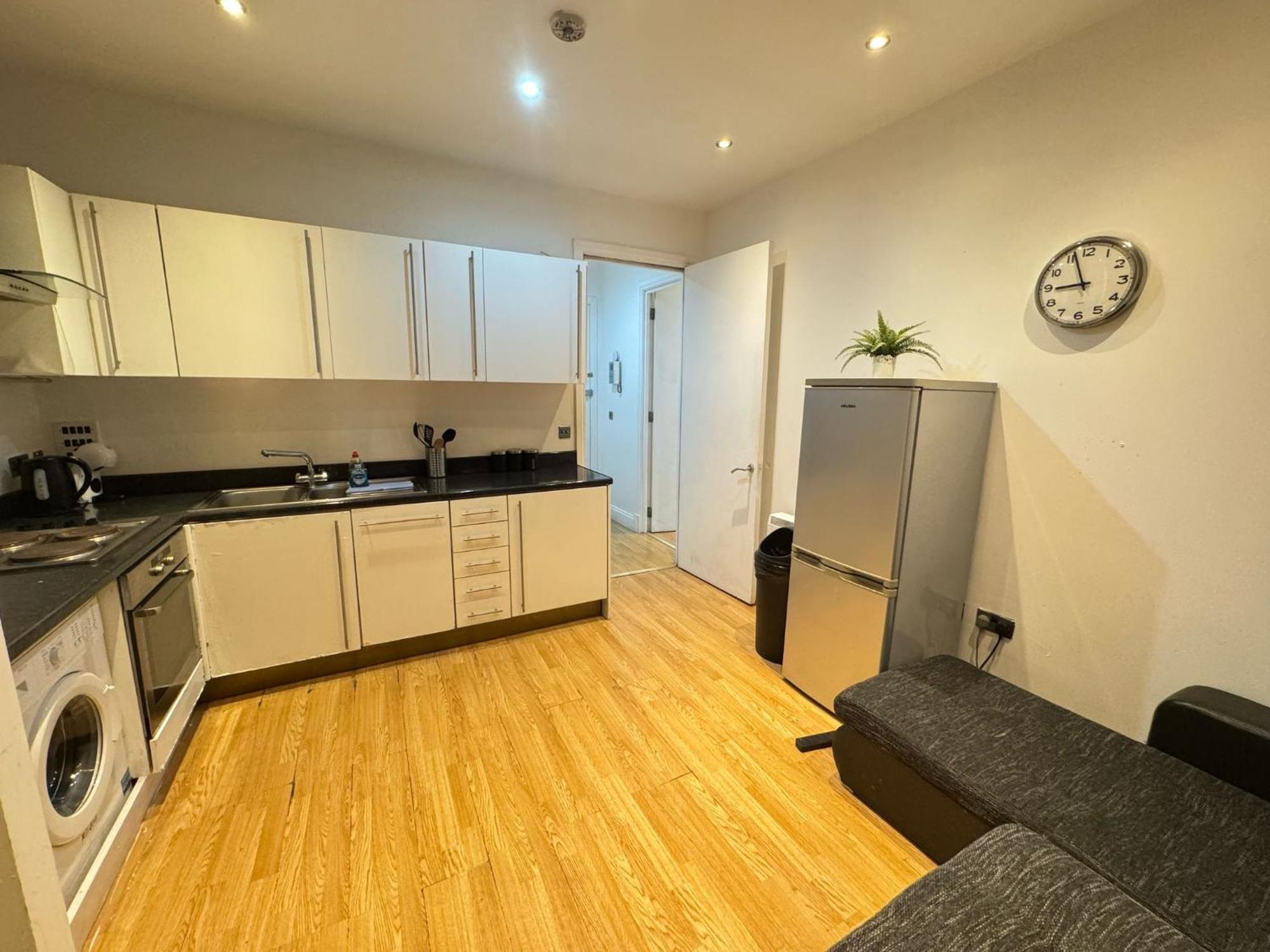 Comfortable - Cosy - Budget In Center