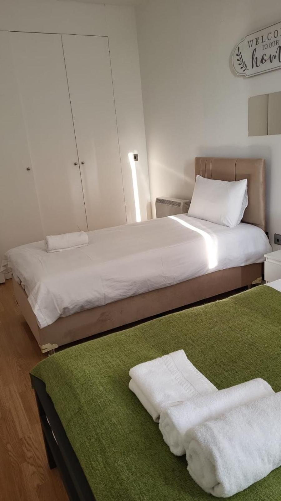 Comfortable - Cosy - Budget In Center