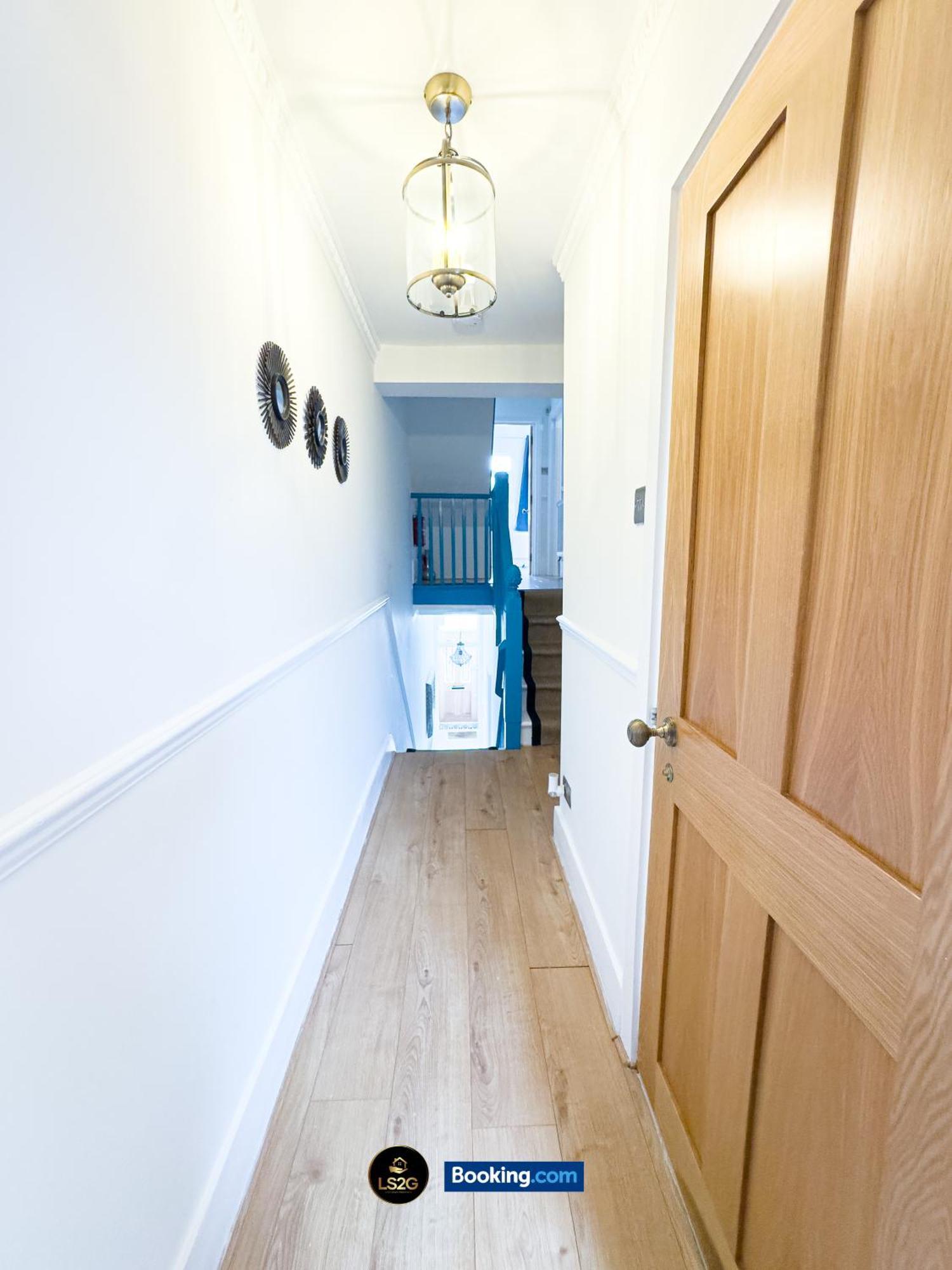 Stunning House By Ls2g Short Lets & Serviced Greater With Free Wifi Vakantiehuis