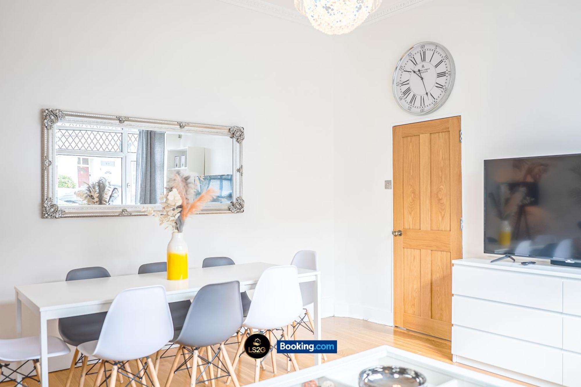 Stunning House By Ls2g Short Lets & Serviced Greater With Free Wifi Vakantiehuis