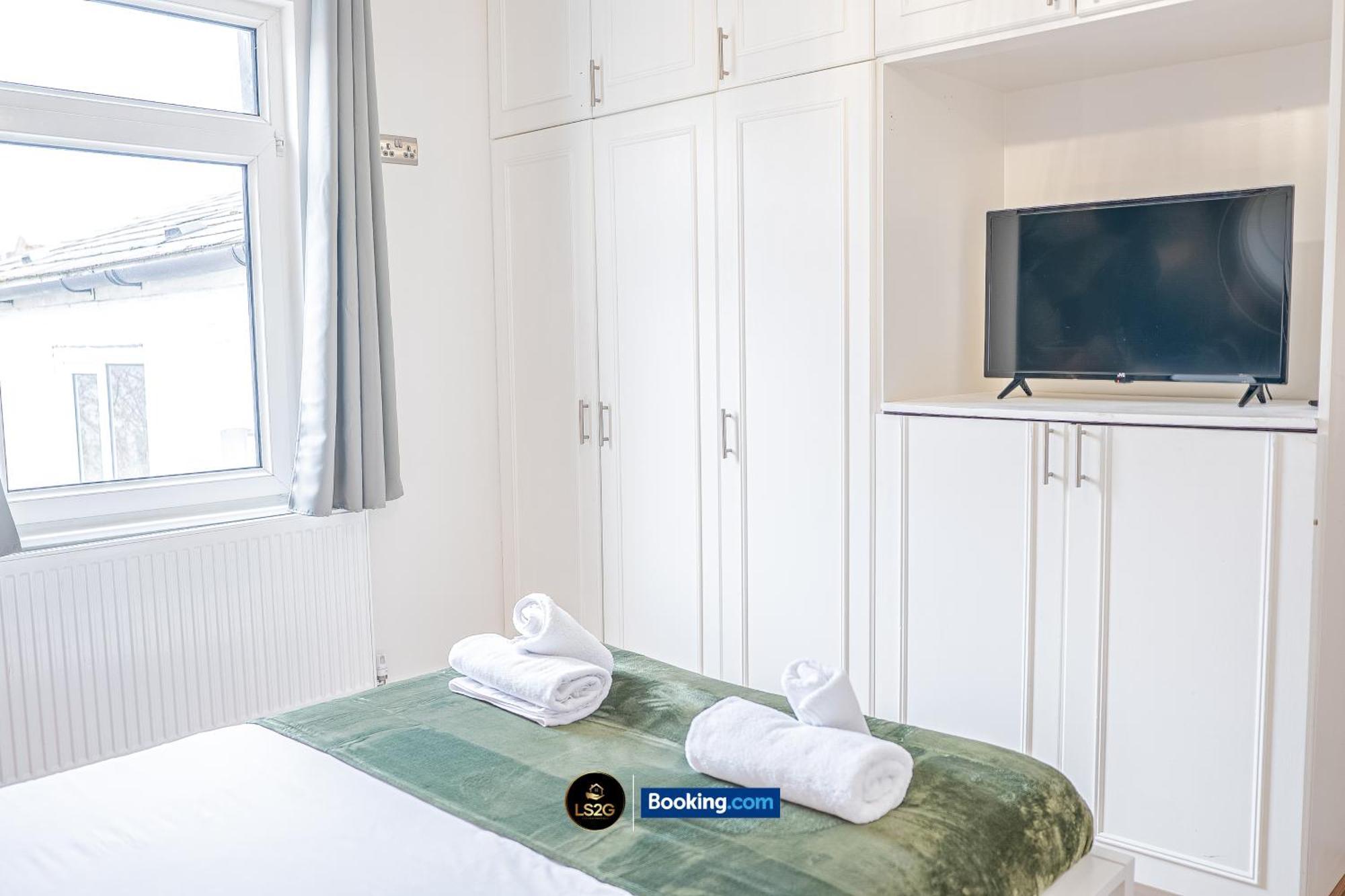 Stunning House By Ls2g Short Lets & Serviced Greater With Free Wifi Vakantiehuis *