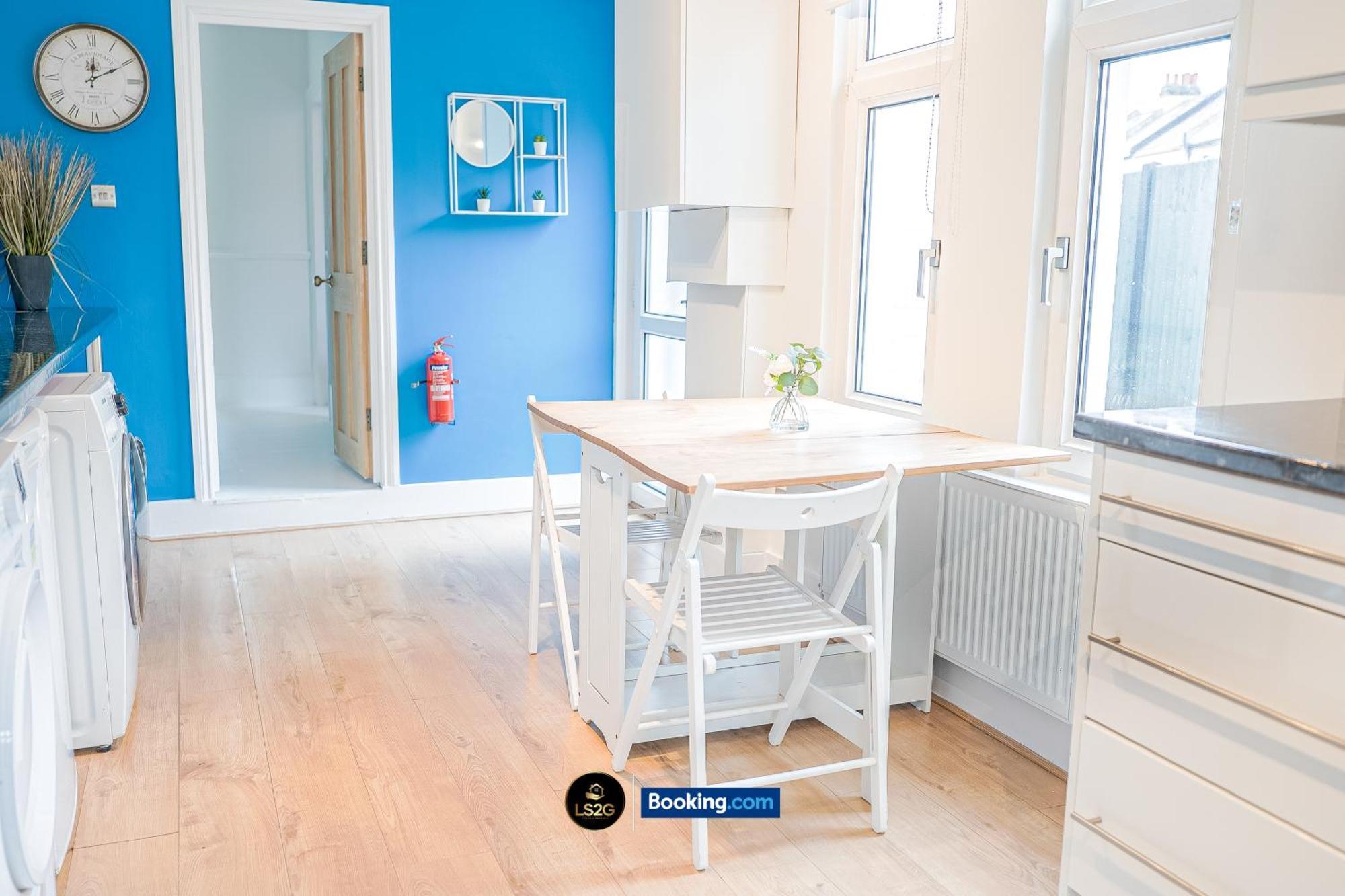 Stunning House By Ls2g Short Lets & Serviced Greater With Free Wifi Londen