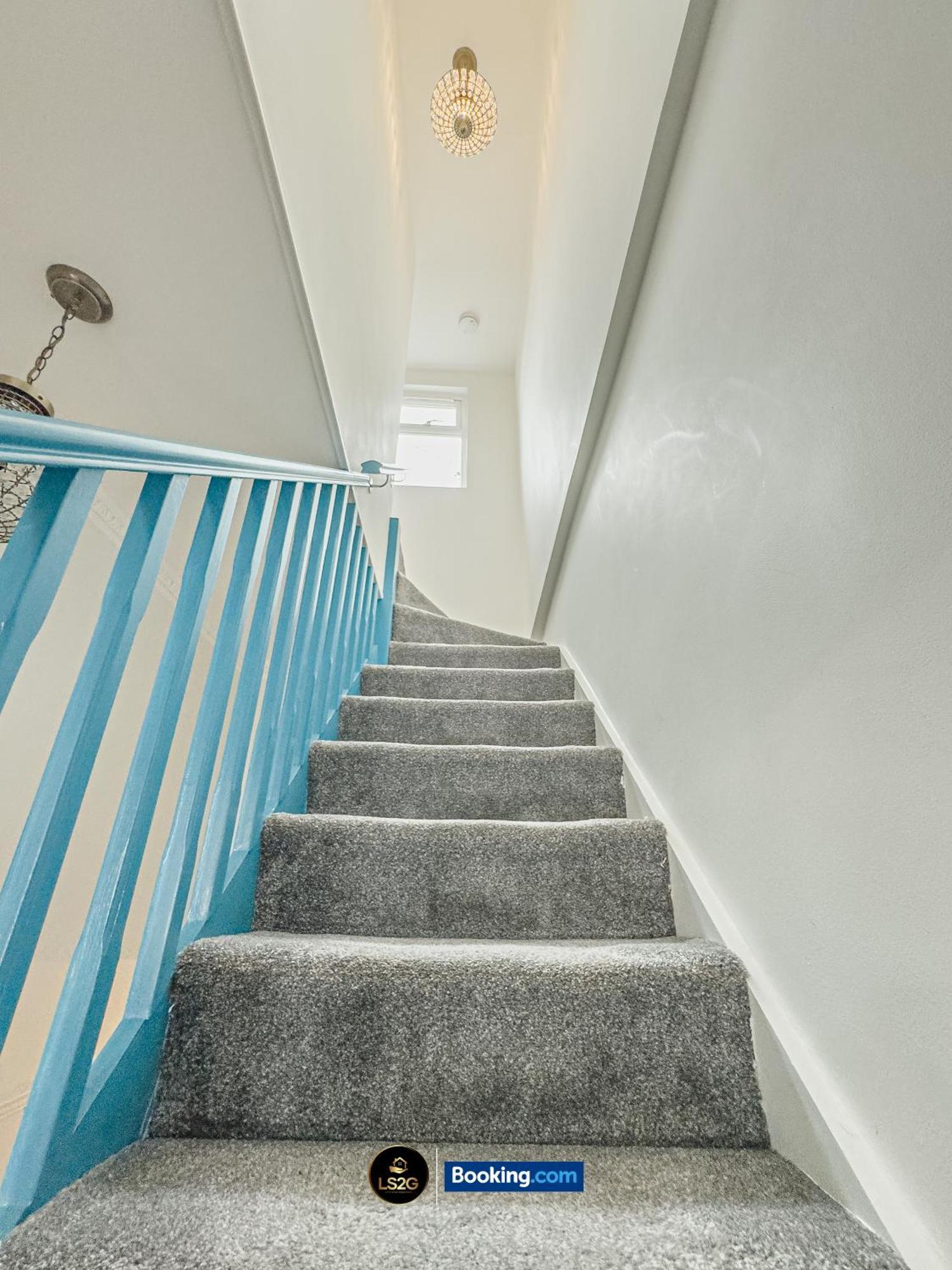Vakantiehuis Stunning House By Ls2g Short Lets & Serviced Greater With Free Wifi *