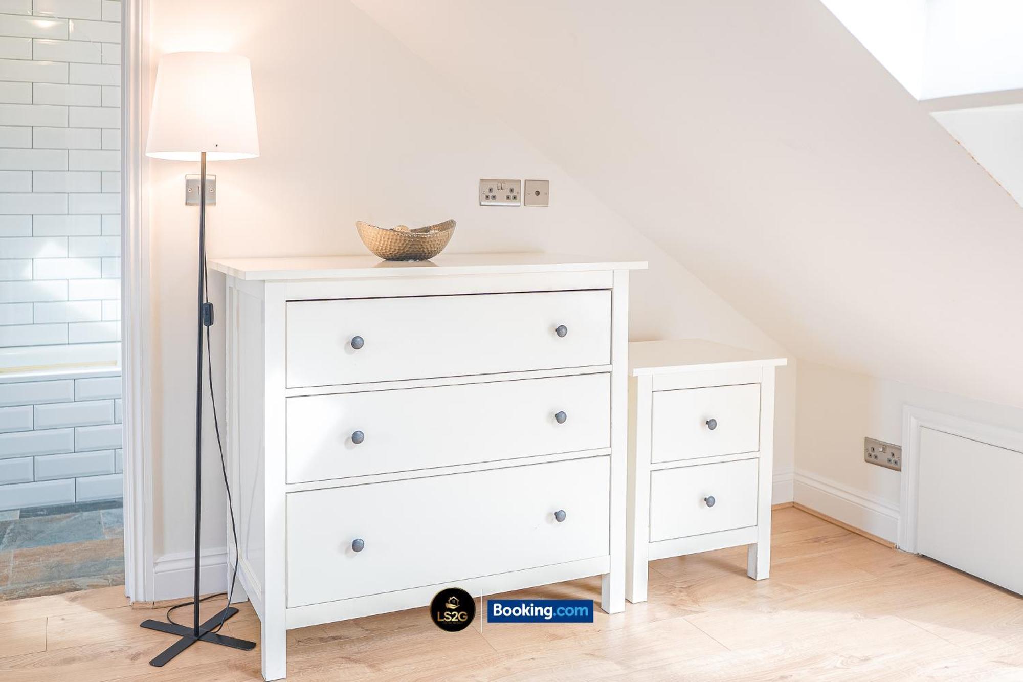 Stunning House By Ls2g Short Lets & Serviced Greater With Free Wifi * Londen