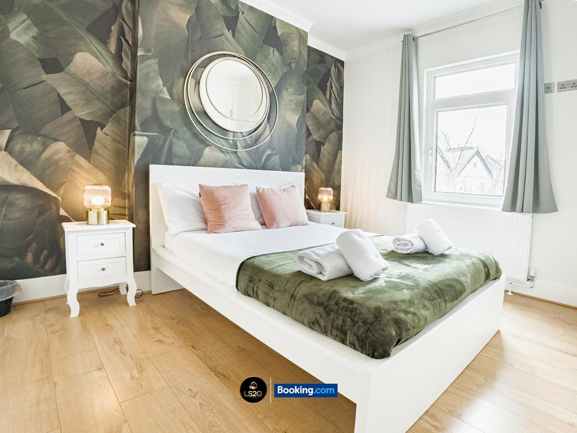 Vakantiehuis Stunning House By Ls2g Short Lets & Serviced Greater With Free Wifi