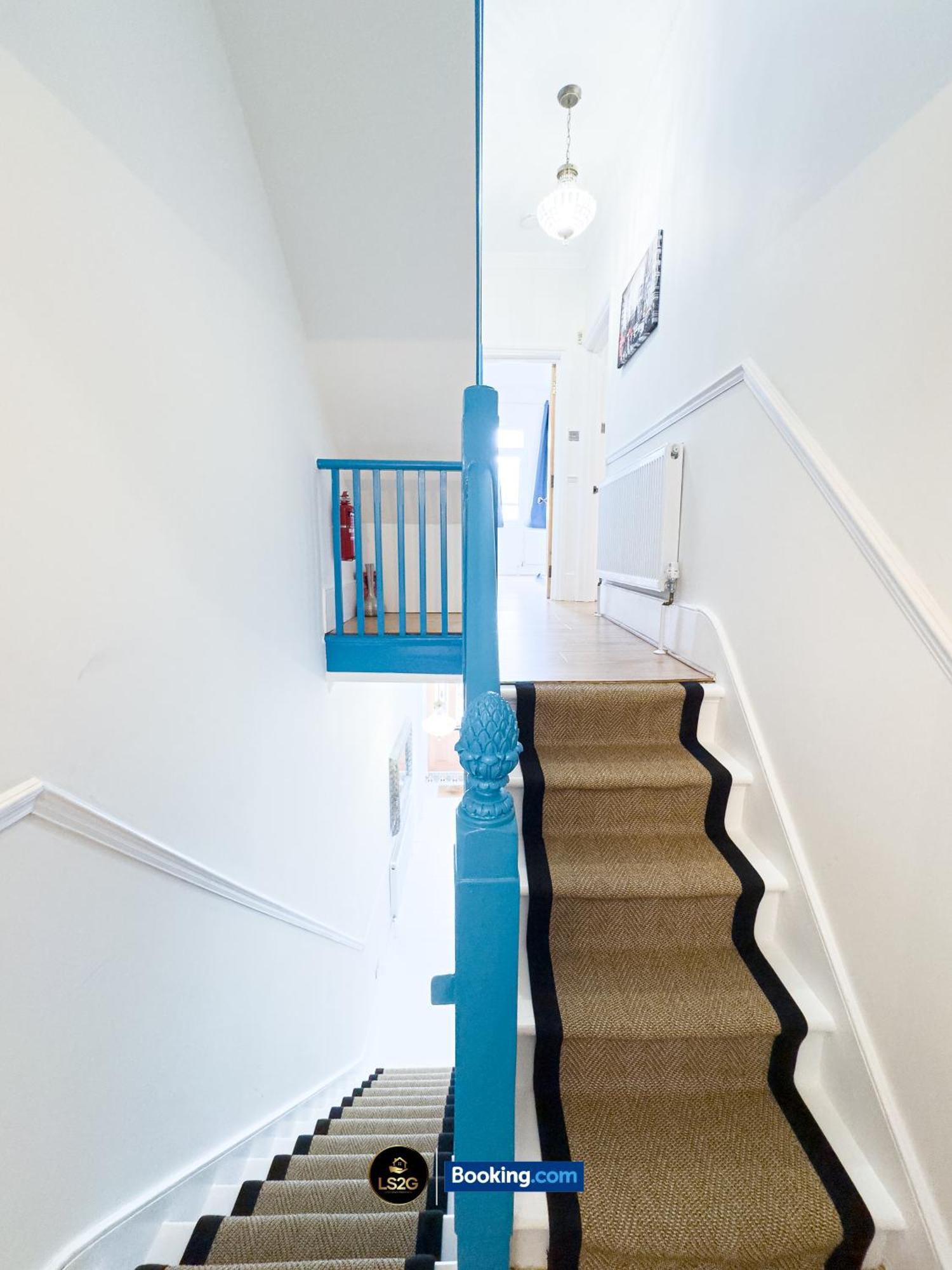 Vakantiehuis Stunning House By Ls2g Short Lets & Serviced Greater With Free Wifi Londen