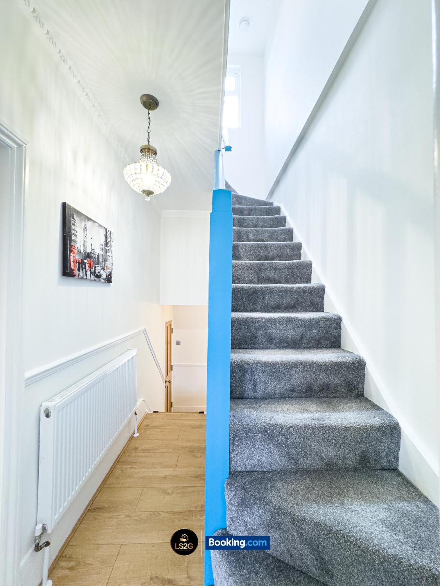 Stunning House By Ls2g Short Lets & Serviced Greater With Free Wifi Vakantiehuis *