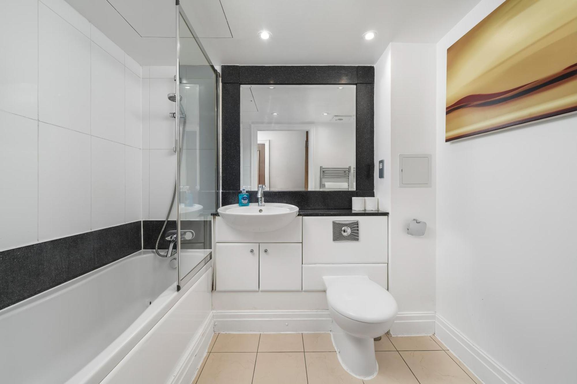 Modern Paddington Station 2 Bedroom London