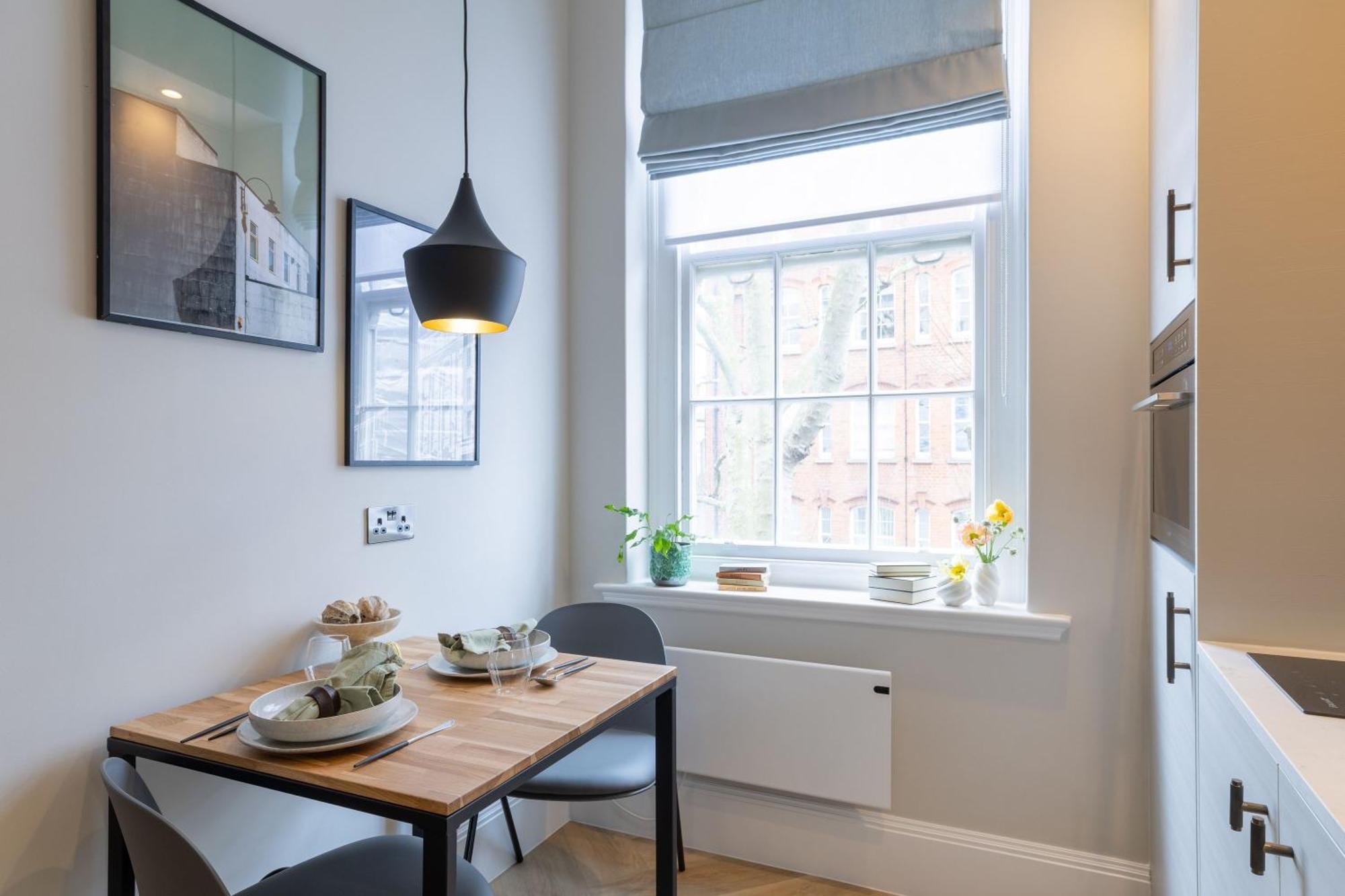 Smart In Sloane Square Apartment London