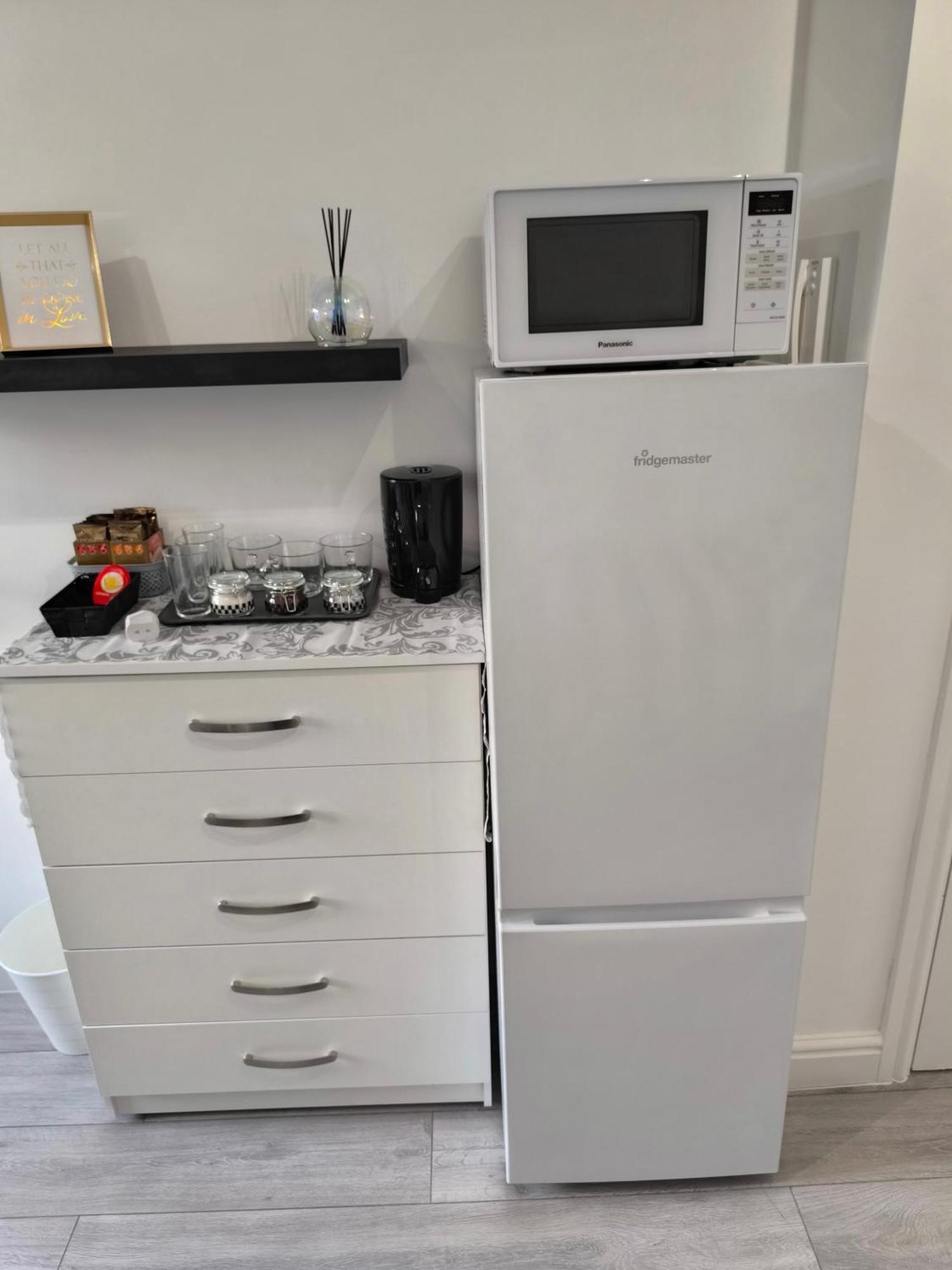 Full Equiped Rooms, Tooting Broadway Station * Londen