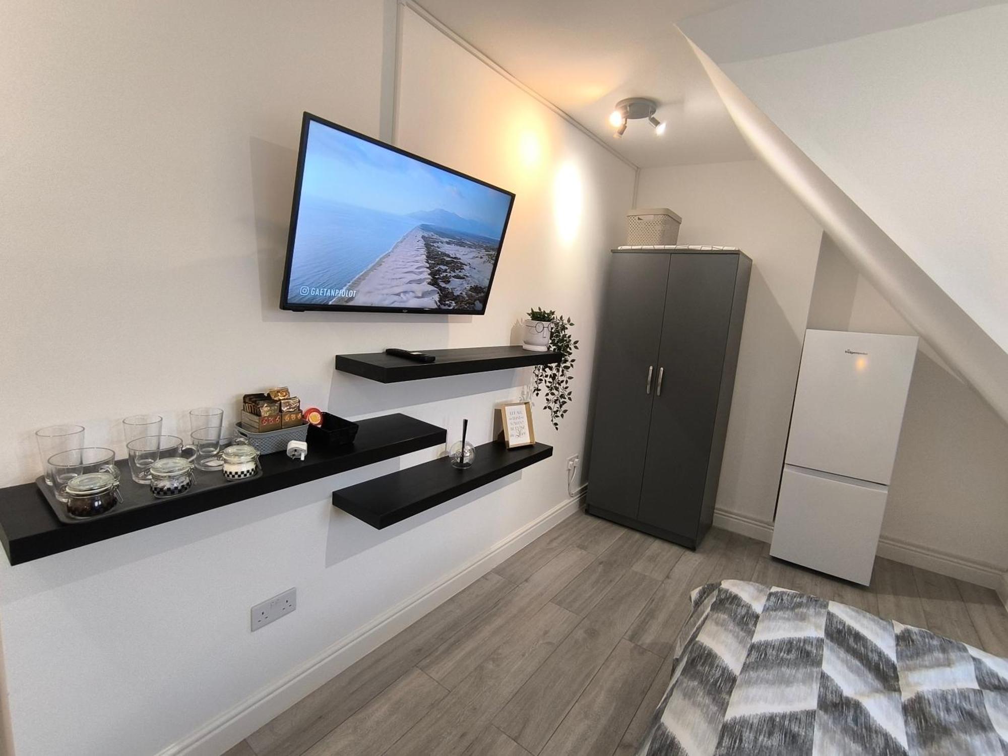 Full Equiped Rooms, Tooting Broadway Station * Londen