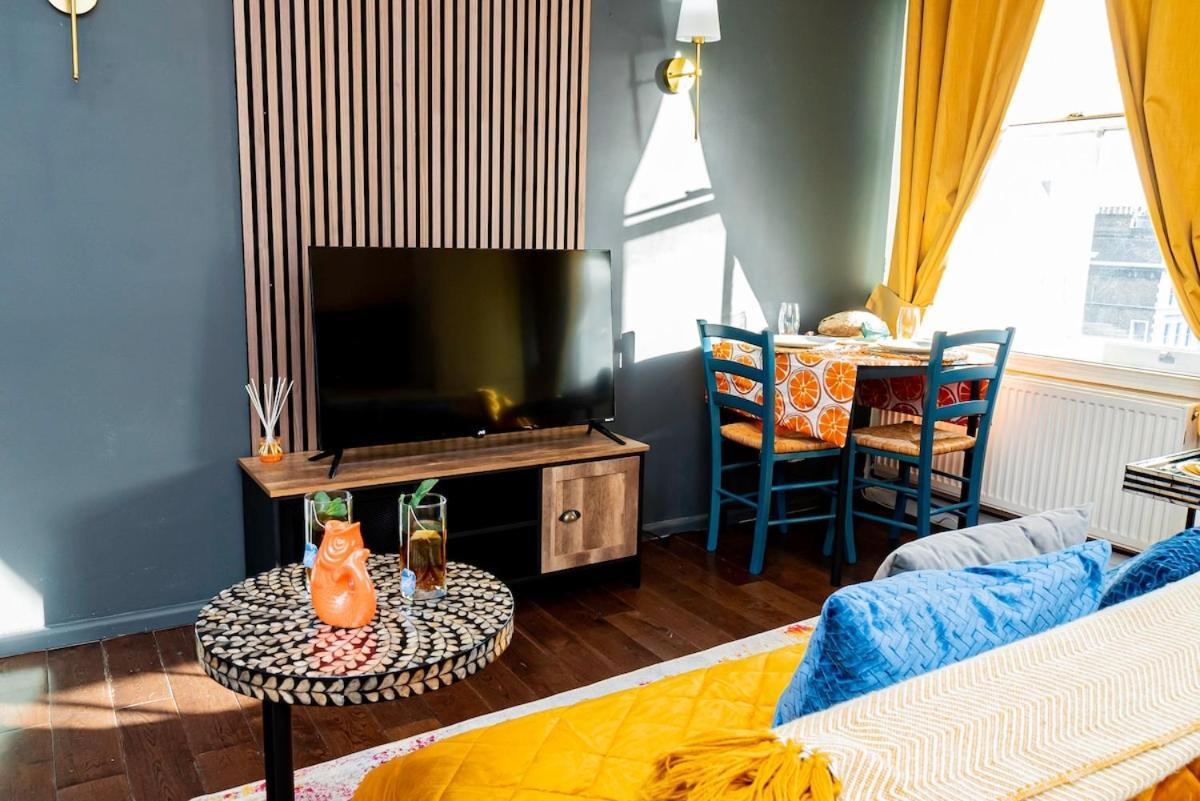 Stylish 2br Near Hyde Park & Museums, Kensington Apartment London