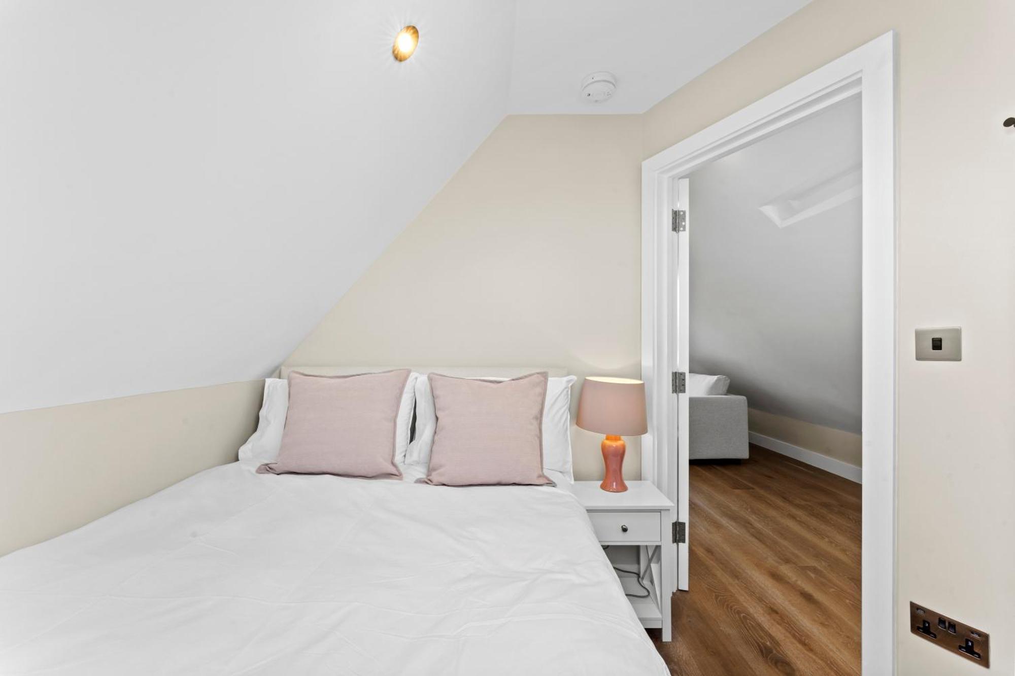 Grove Heights Notting Hill Apartment