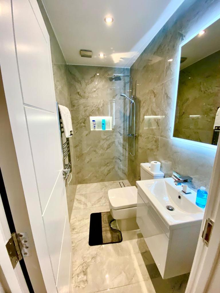 Lovely One Bedroom Flat In With Car Park * London