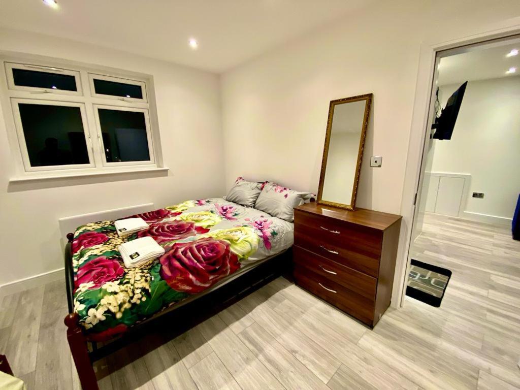 Holiday home Lovely One Bedroom Flat In With Car Park London