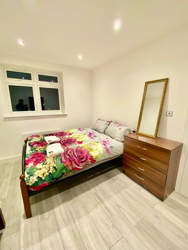 Lovely One Bedroom Flat In With Car Park * London