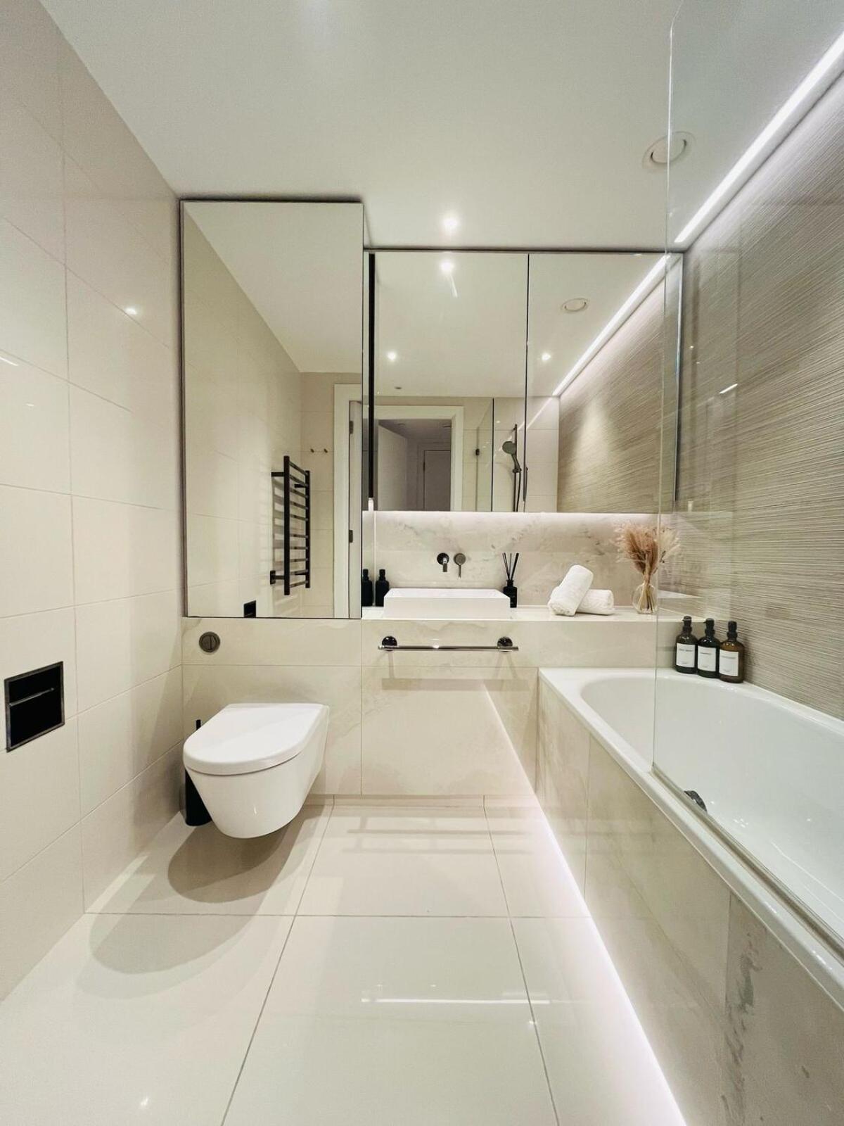 Apartment Exotic White -steps To Tube, Westfield, Portobello London