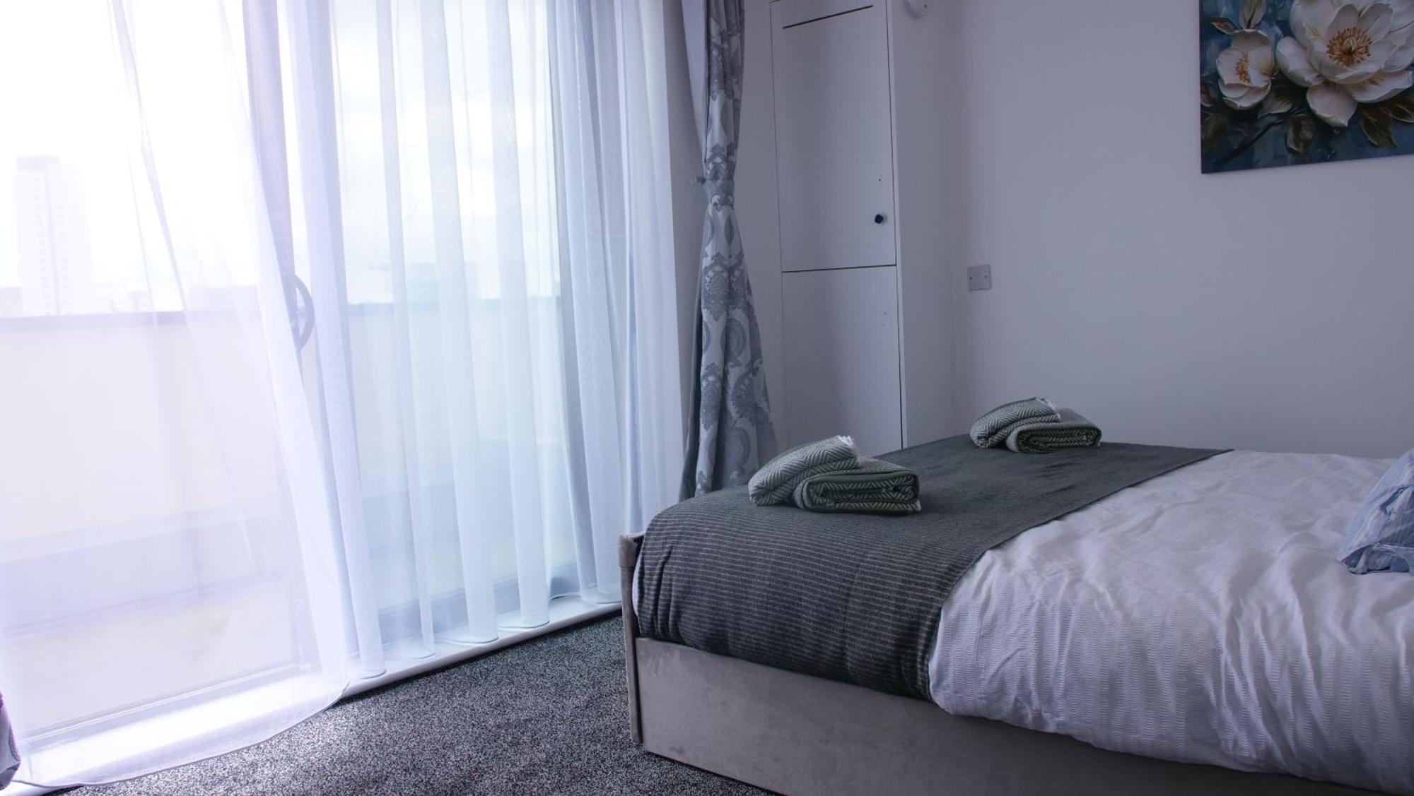 Apartment Stylish 4 Bd Ft Ldn Parking