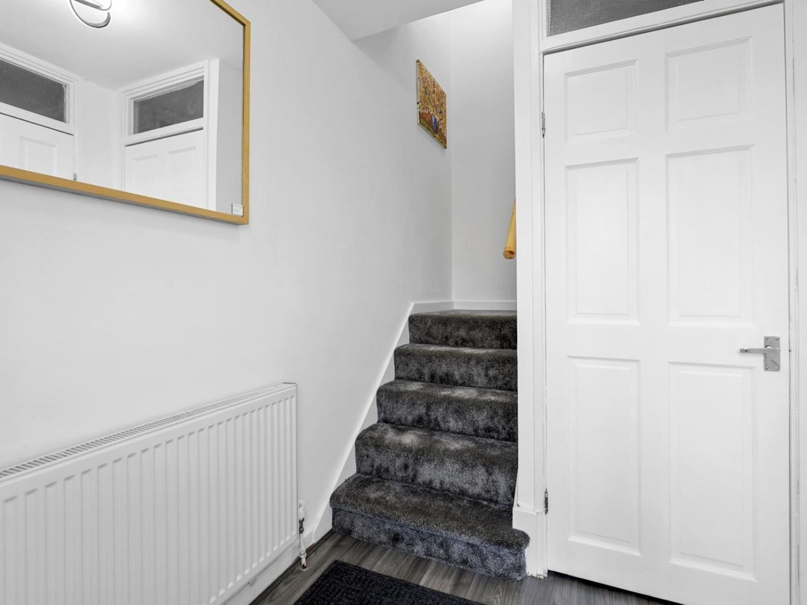 Pass The Keys Millfield Parkvilla 2bed Sleeps 6 W Garden London