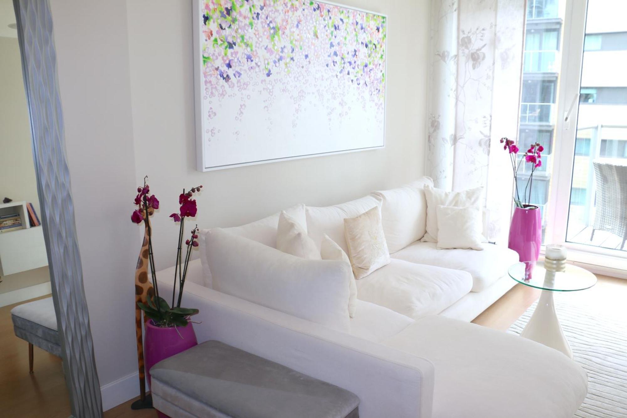Elegant Designer By Chelsea Bridge & Battersea Power Station * London