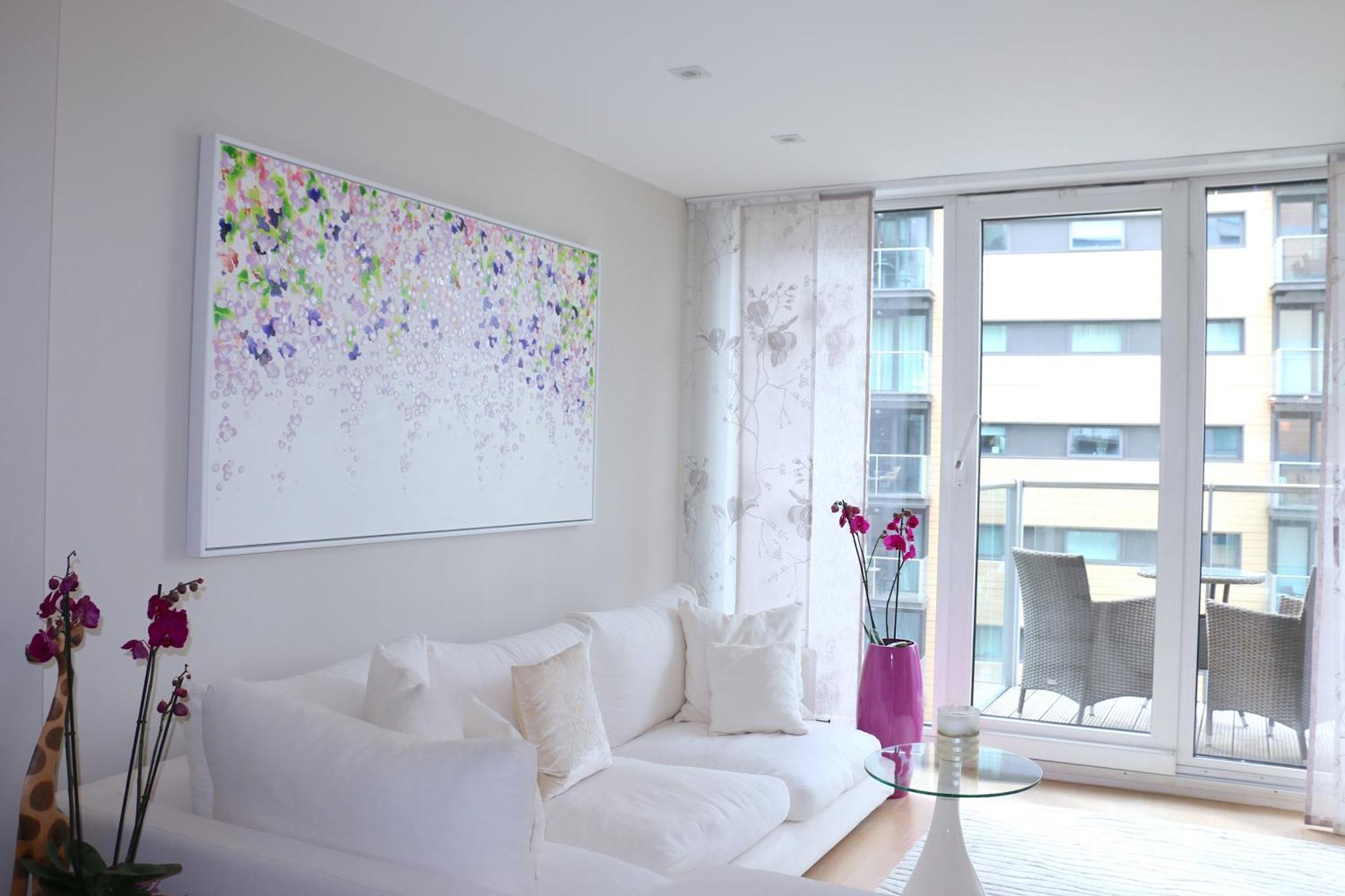 Elegant Designer By Chelsea Bridge & Battersea Power Station * London
