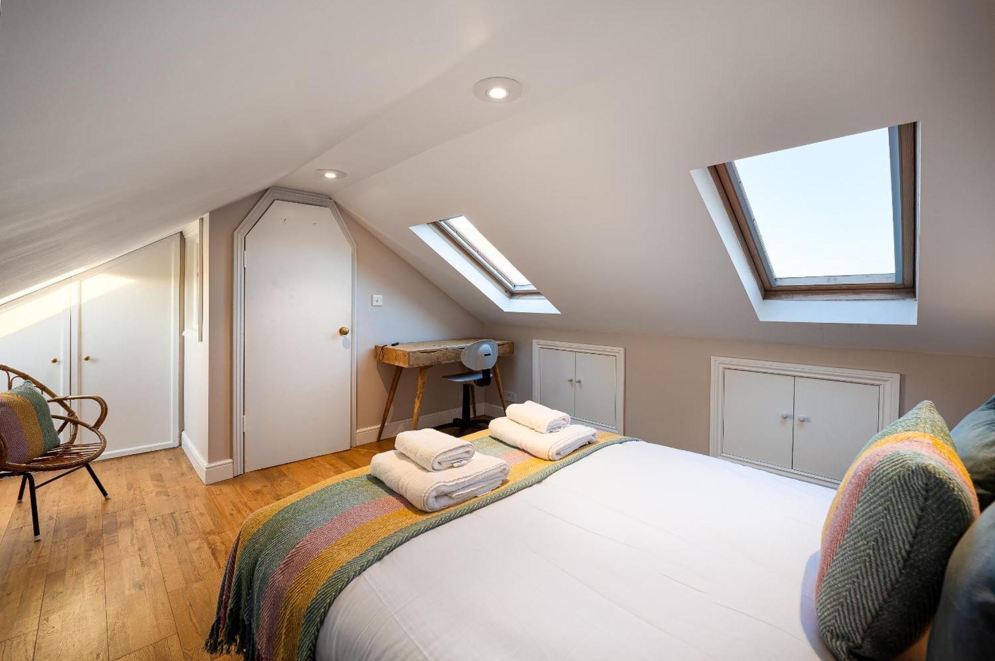 Vesto Three Bedroom Duplex In Clapham London