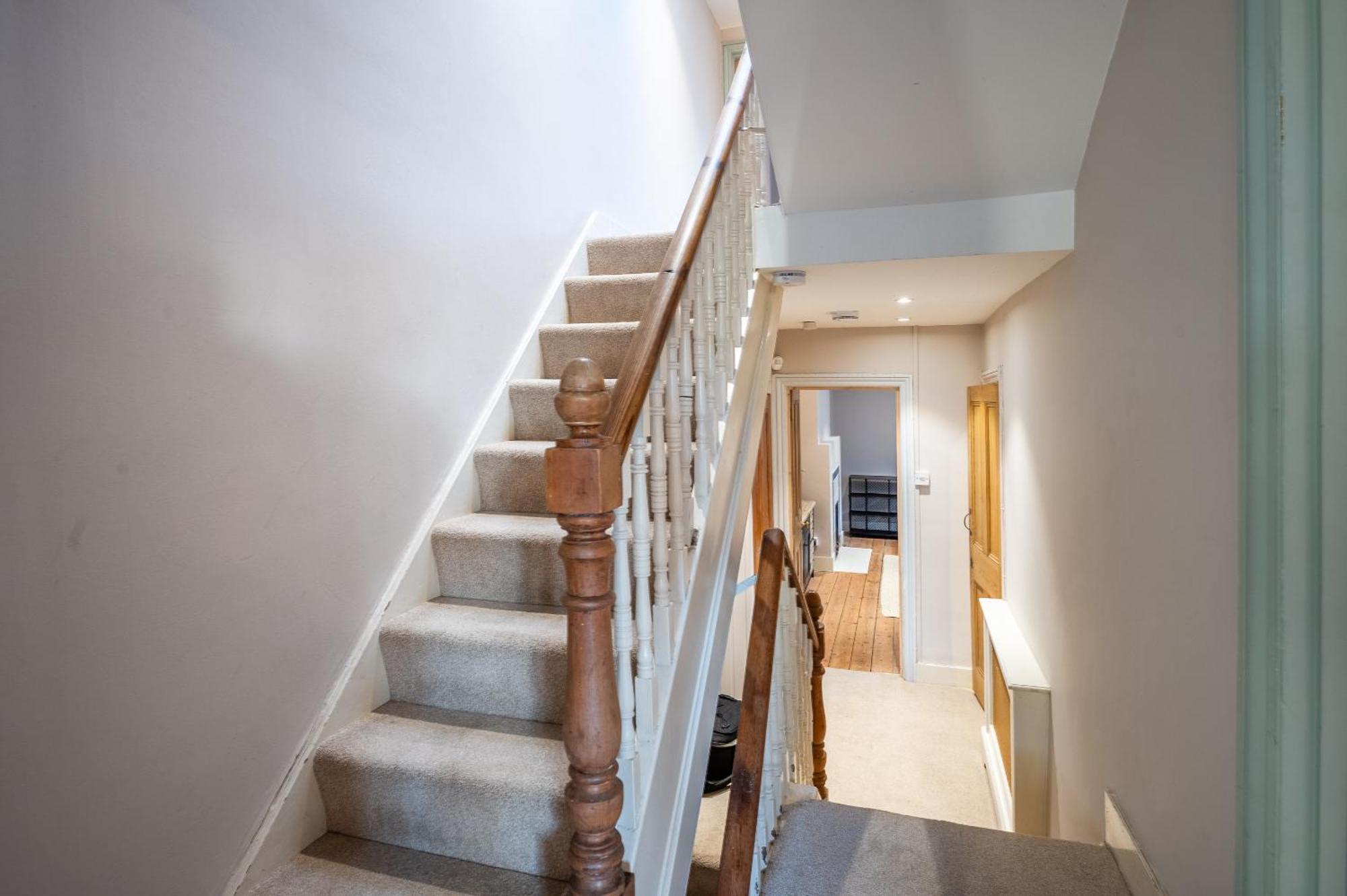 Vesto Three Bedroom Duplex In Clapham Apartment *