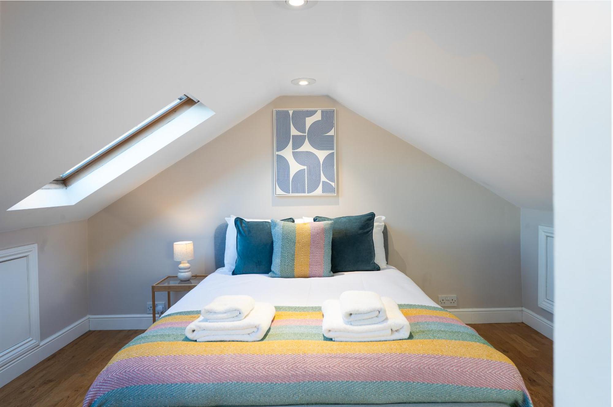 Vesto Three Bedroom Duplex In Clapham *