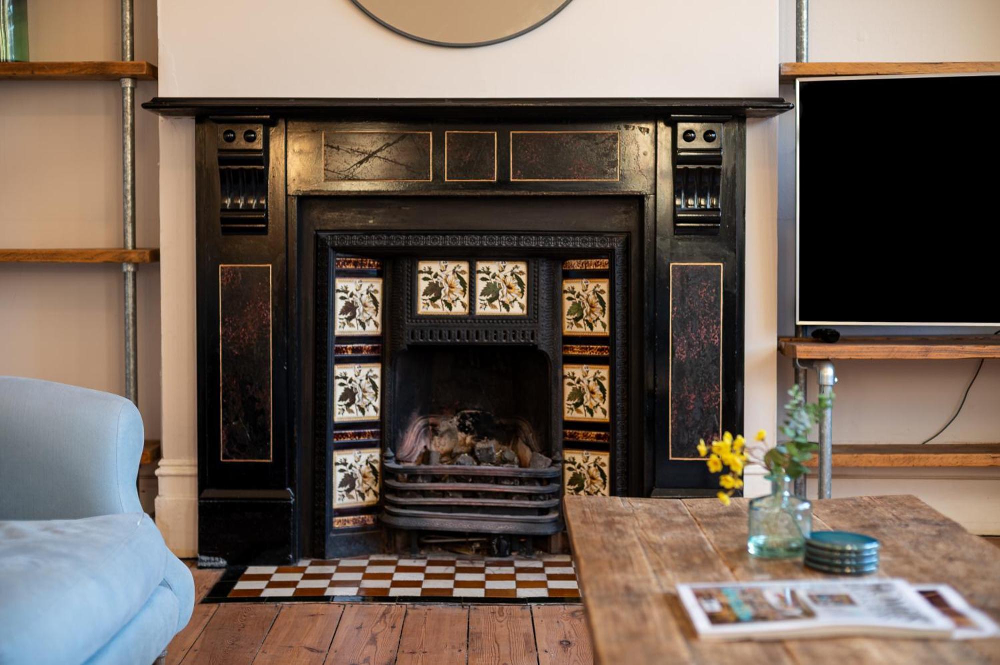 Vesto Three Bedroom Duplex In Clapham Apartment