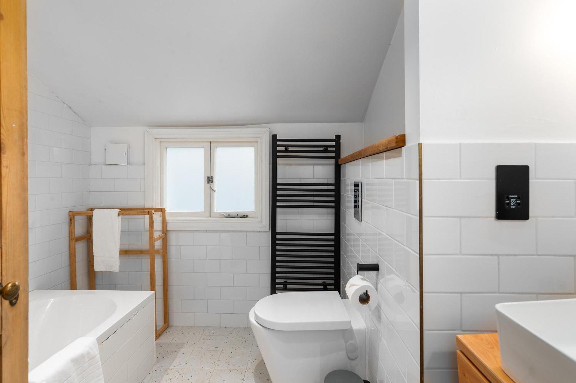 Vesto Three Bedroom Duplex In Clapham *