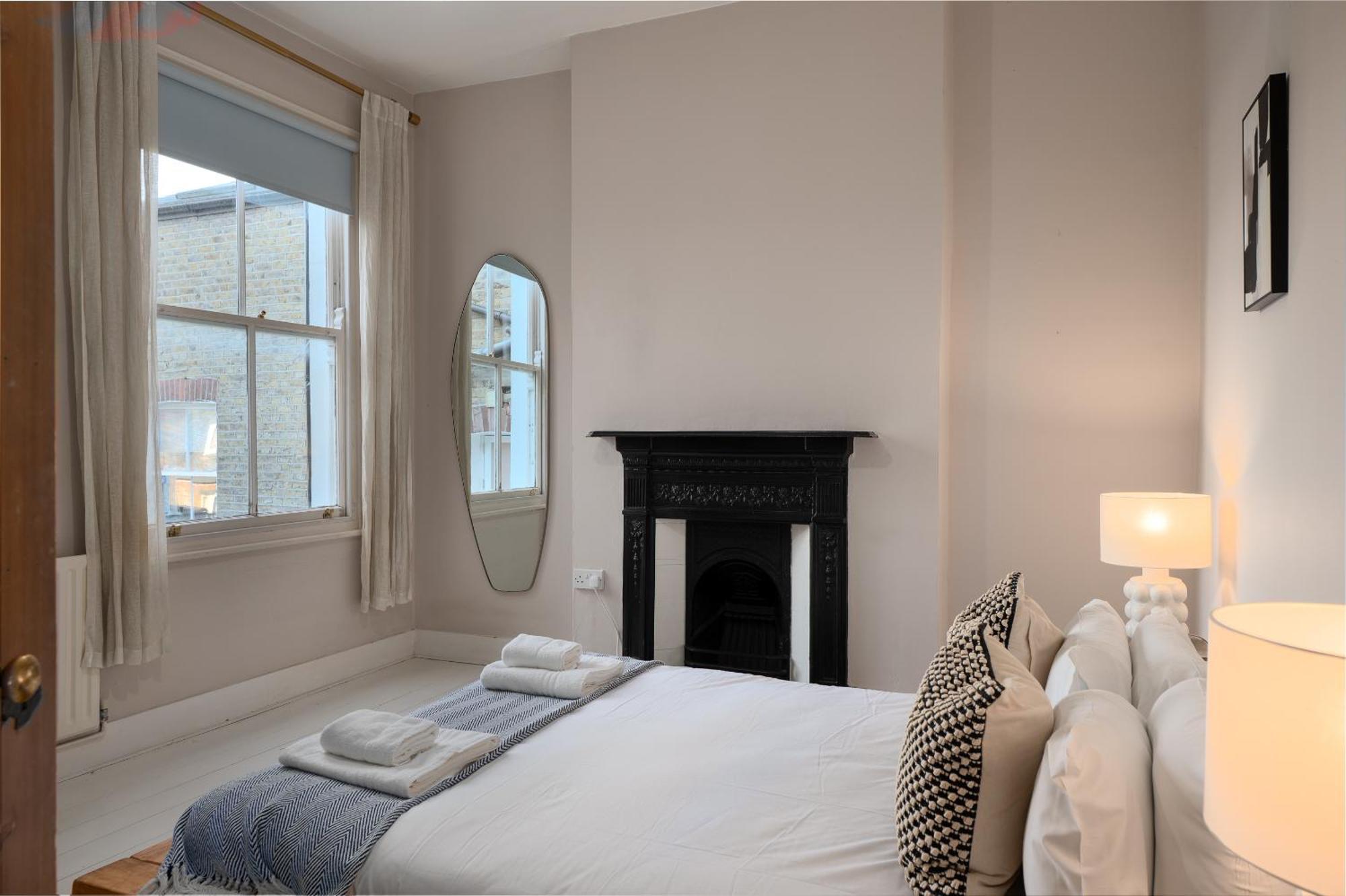 Vesto Three Bedroom Duplex In Clapham London