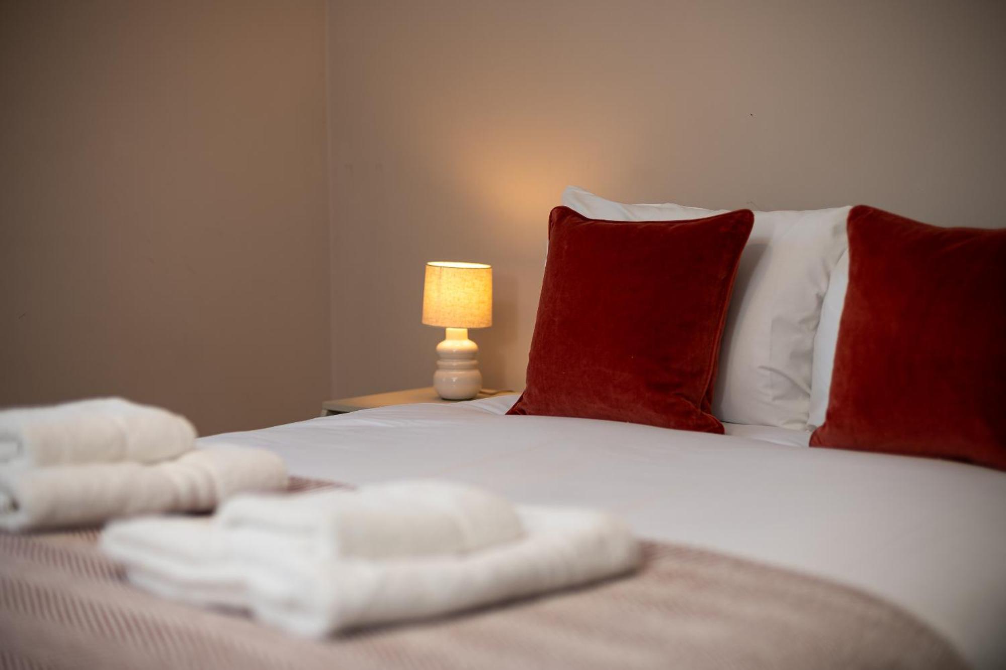 Vesto Three Bedroom Duplex In Clapham Londen