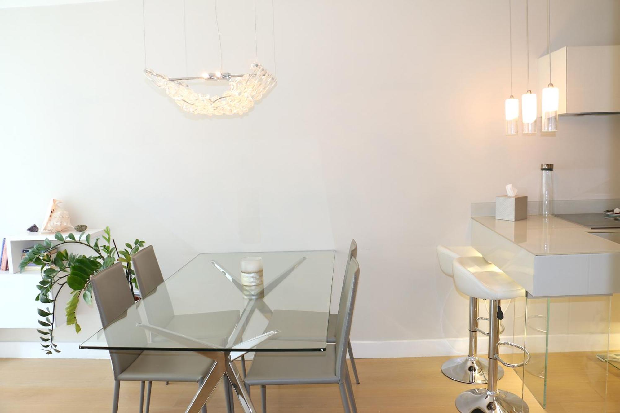 Elegant Designer By Chelsea Bridge & Battersea Power Station