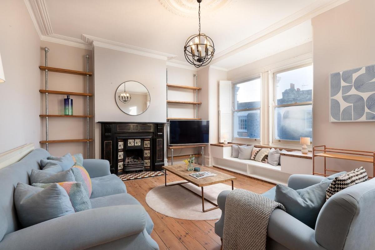 Vesto Three Bedroom Duplex In Clapham Apartment