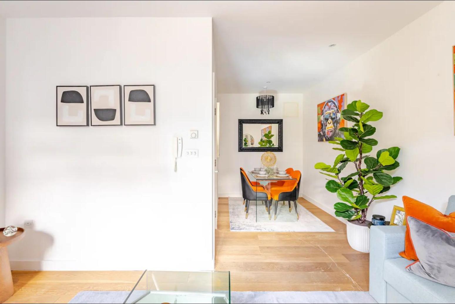 Serene Private Townhouse With Ac & Balcony For 6 Apartment London
