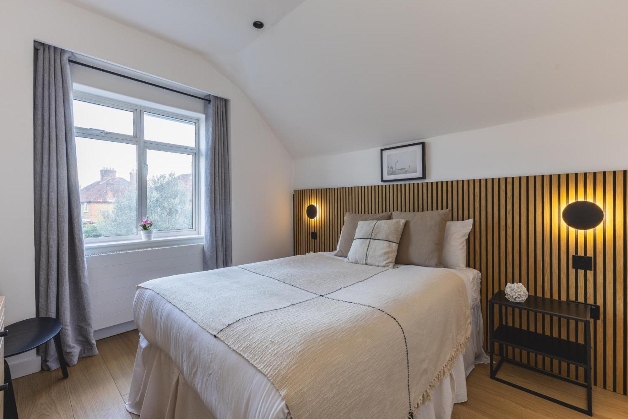 Upscale House In Acton East * Londen
