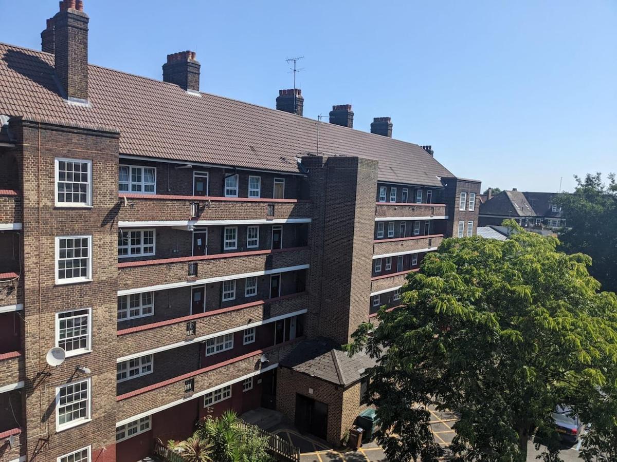 Spacious One Bedroom Flat Zone 1 *